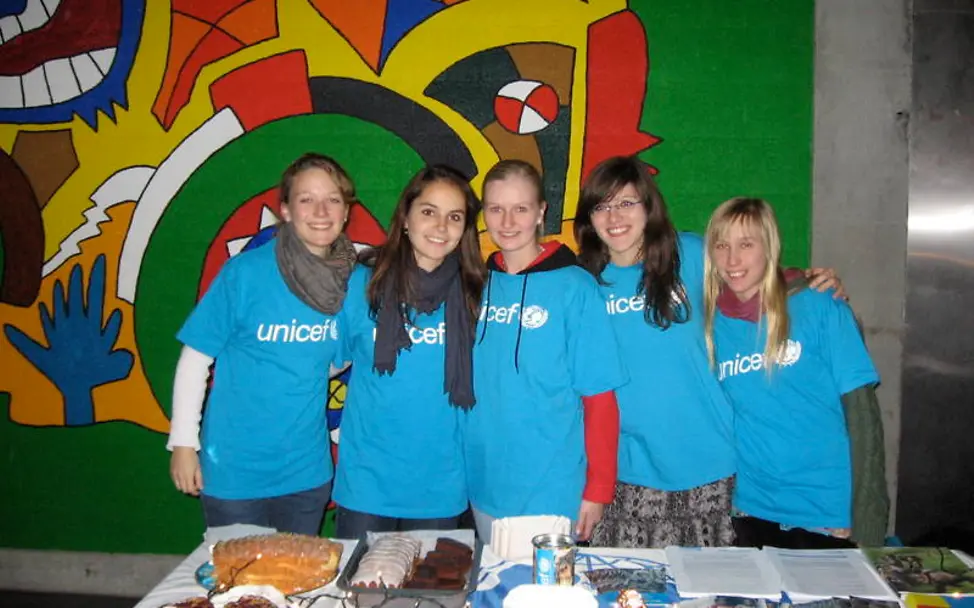 Engagement bei UNICEF: Lisa (2. v. l.) mit der UNICEF-Hochschulgruppe Dresden | © Ullrich/2010 Engagement bei UNICEF: Lisa mit der UNICEF-Hochschulgruppe Dresden