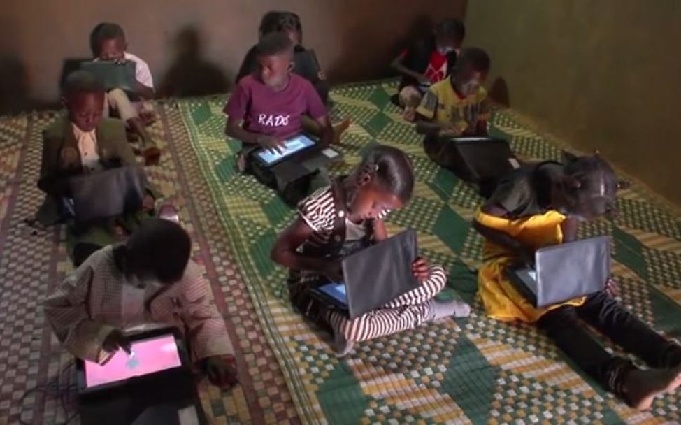 Sudan Innovation Unterricht Tablets