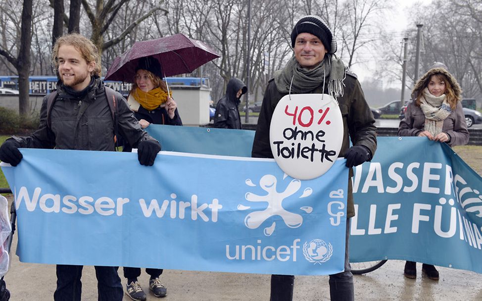 #WasserMarsch-Demonstranten fordern Recht auf Toiletten