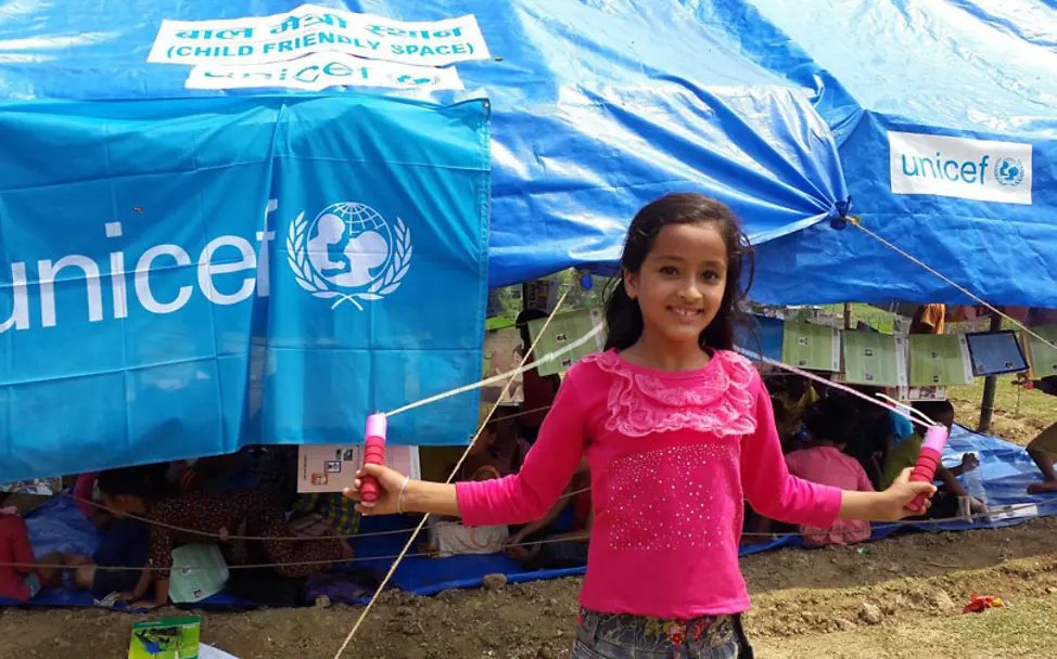 Zelte dienen als Kinderfreundlicher Ort | © UNICEF/Page Erdbeben Nepal: UNICEF-Hilfe für die Kinder