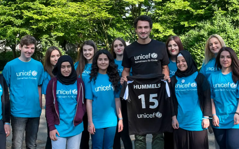 Mats Hummels für UNICEF | © UNICEF/Dirk Gebhardt Mats Hummels: Neu im Team UNICEF