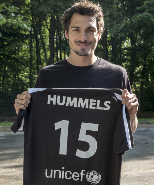 Willkommen im Team UNICEF | © UNICEF DT/Dirk Gebhardt Mats Hummels: Willkommen im Team UNICEF