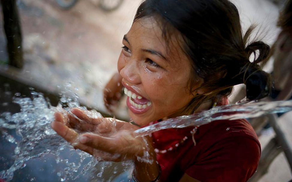 Sauberes Trinkwasser: Mehr Menschen haben Zugang