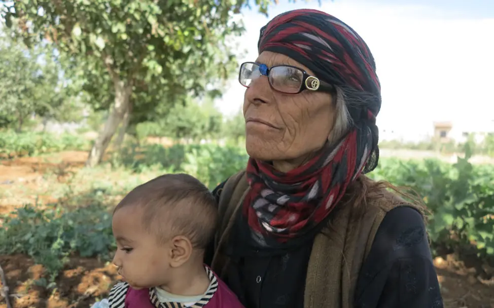 Großmutter Chambi mit Enkeltochter | © Maria von Welser Großmutter Chambi mit Enkeltochter im Libanon