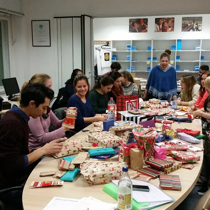 UNICEF AK Berlin Geschenke Aktion_2015_20151201_185227 UNICEF AK Berlin Geschenke Aktion_2015_20151201_185227
