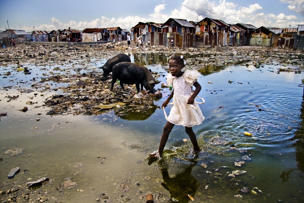 Surviving in Haiti. © Alice Smeets/Out of Focus