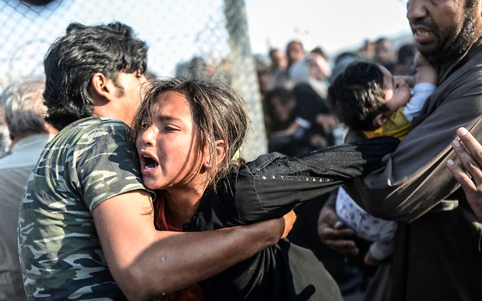 Grenze Syrien/Türkei: Flucht durch den Stacheldraht | © Bülent Kiliç/AFP