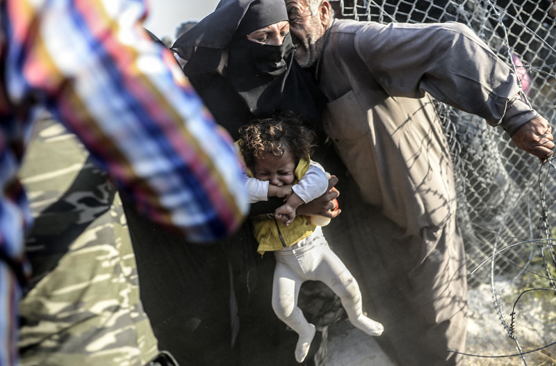 Grenze Syrien/Türkei: Flucht durch den Stacheldraht | © Bülent Kiliç/AFP