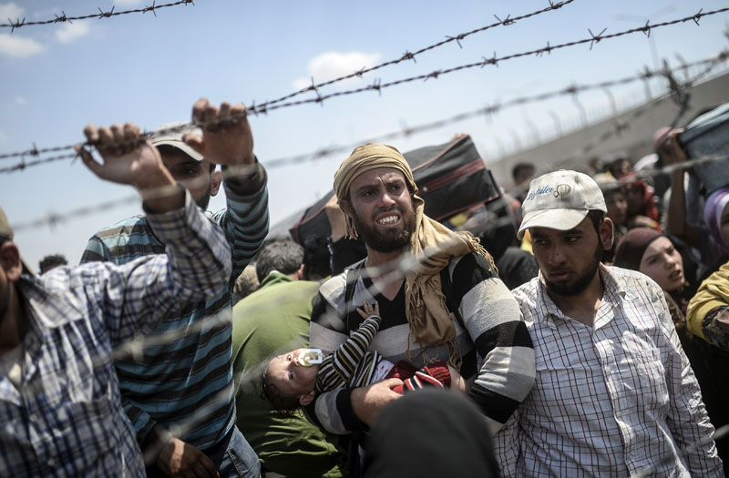 Grenze Syrien/Türkei: Flucht durch den Stacheldraht | © Bülent Kiliç/AFP