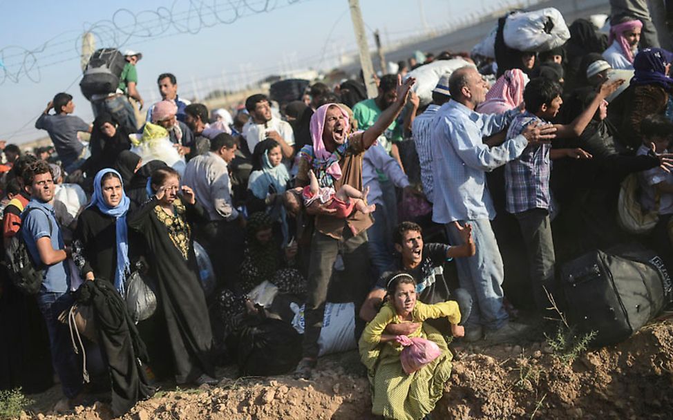 Grenze Syrien/Türkei: Flucht durch den Stacheldraht | © Bülent Kiliç/AFP