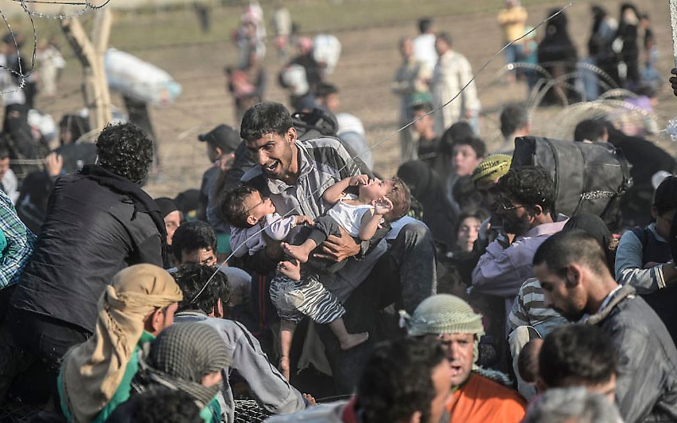 Syrian-Turkish border: Through barbed wire | © Bülent Kiliç/AFP