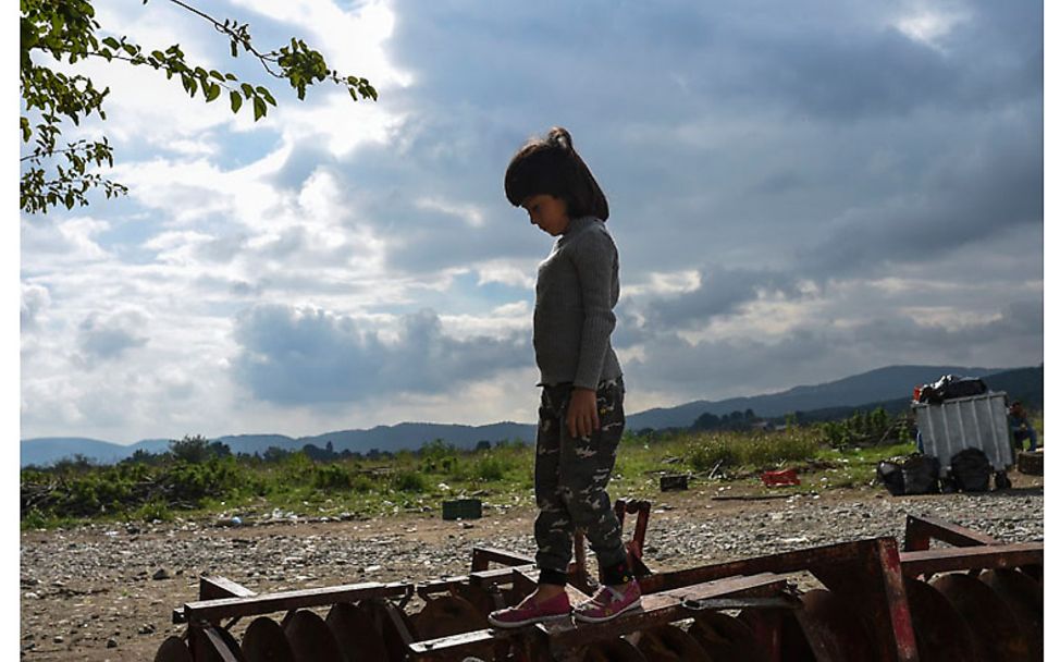 Greek-Macedonian border: Utter despair | © Georgi Licovski/epa