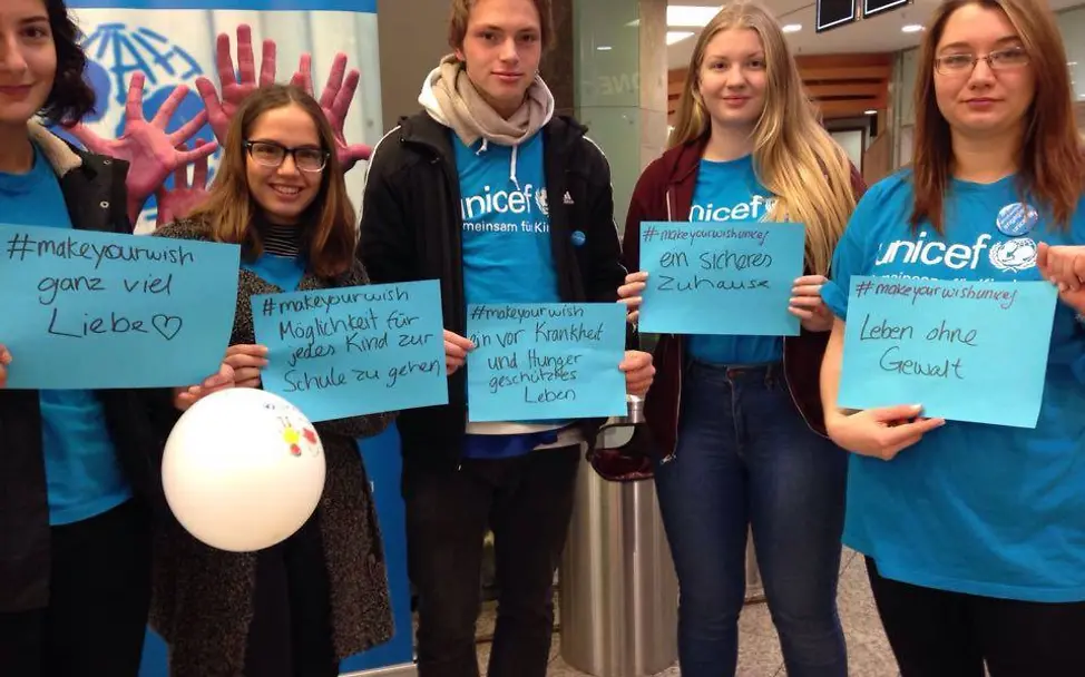 Das JuniorTeam Bochum führte die Aktion #makeyourwishunicef durch. | © UNICEF Bochum/2015 Das JuniorTeam Bochum führte die Aktion #makeyourwishunicef durch.